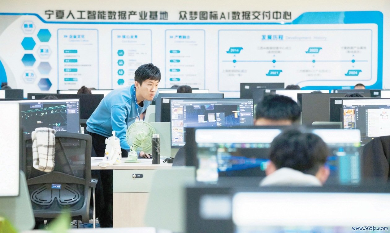 宁夏众梦智能科技有限公司，数据标注员正在使命。陈涛摄
